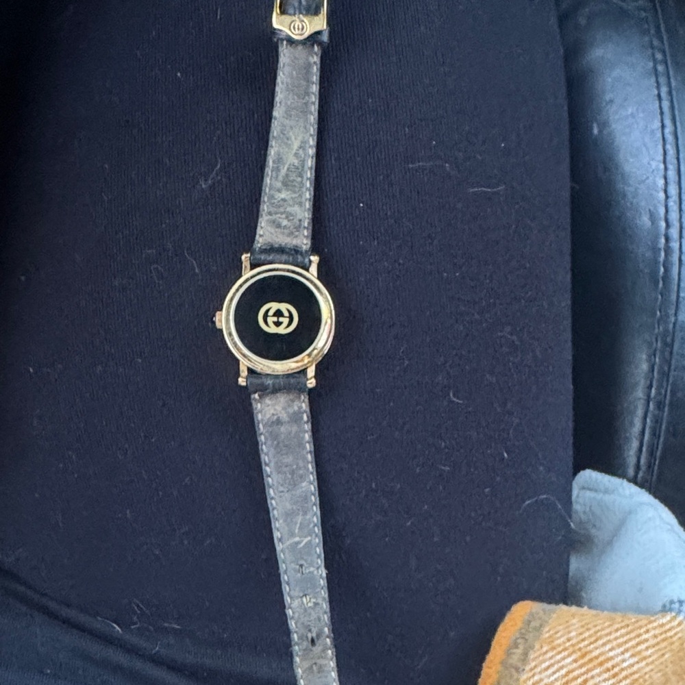 Gucci Black and Gold Women's Watch - Picture 3 of 6